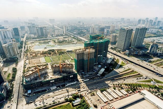 D’.Capitale, dự án tọa lạc ngay tại vị trí trung tâm với 3 mặt tiền hướng ra những cung đường lớn và hiện đại bậc nhất của Hà Nội: đường Trần Duy Hưng, đường Khuất Duy Tiến và đường Hoàng Minh Giám