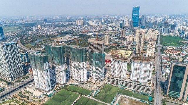Các tòa tháp tại D’.Capitale dự kiến được bàn giao tới khách hàng trong Quý 4/2018. Dự án có 3 mặt tiền giáp Trần Duy Hưng - Khuất Duy Tiến - Hoàng Minh Giám, nằm ở vị trí “trung tâm của trung tâm” Thủ đô.