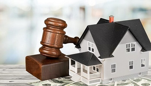 Trước khi quyết định xuống tiền mua bất động sản, người mua cần tìm hiểu kỹ các chứng nhận pháp lý của dự án. (Ảnh minh họa)